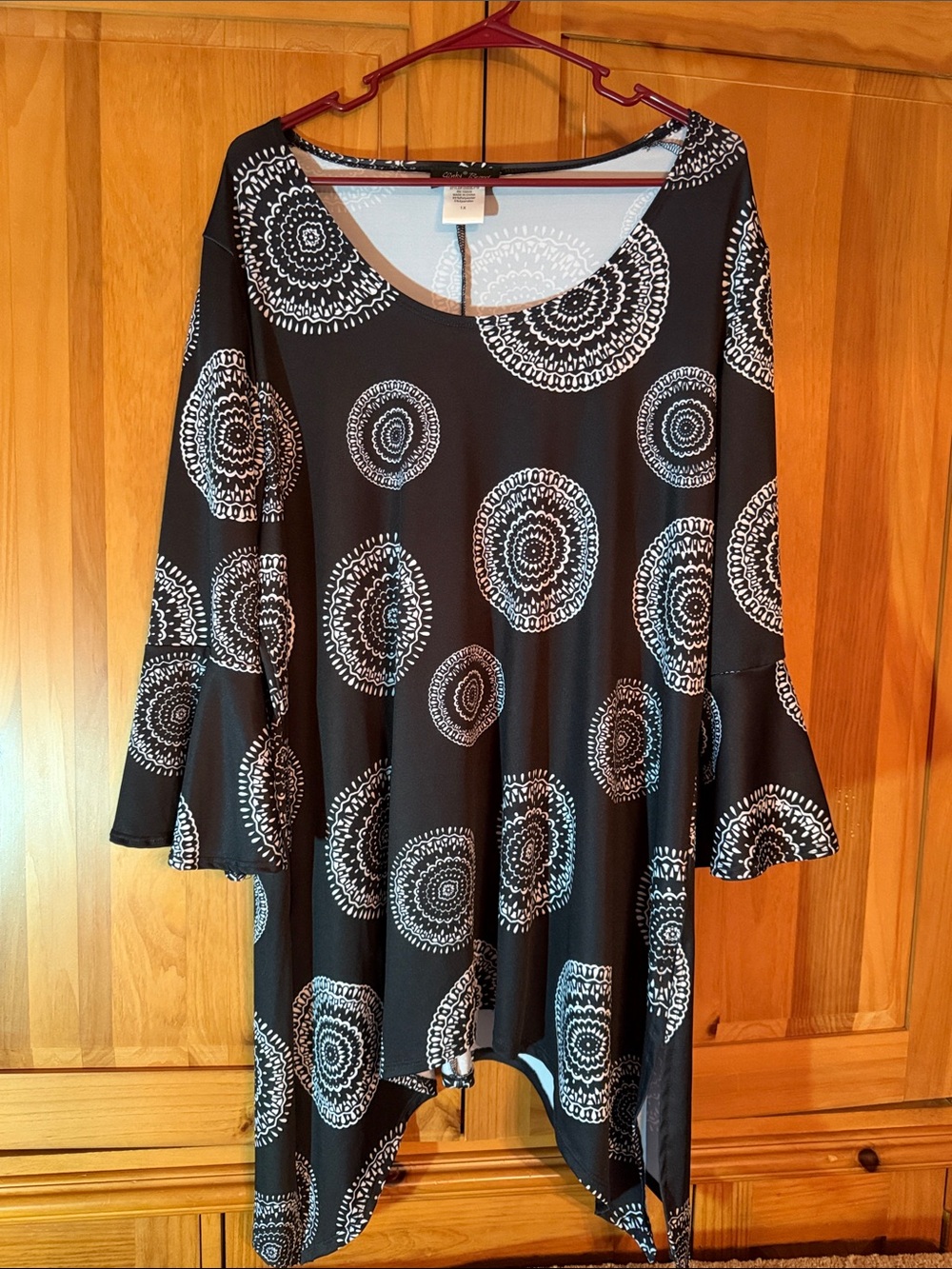 Slinky Brand Women's 1X Black Printed Bell-Sleeve Tunic Top